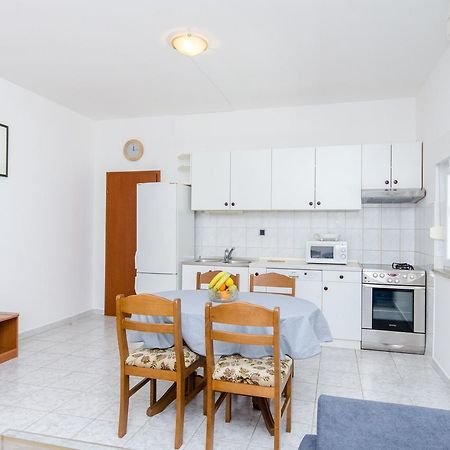 Apartments And Rooms Iva Trogir Exterior foto