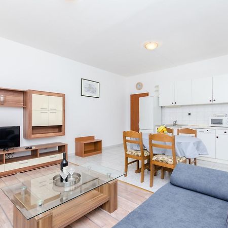 Apartments And Rooms Iva Trogir Exterior foto