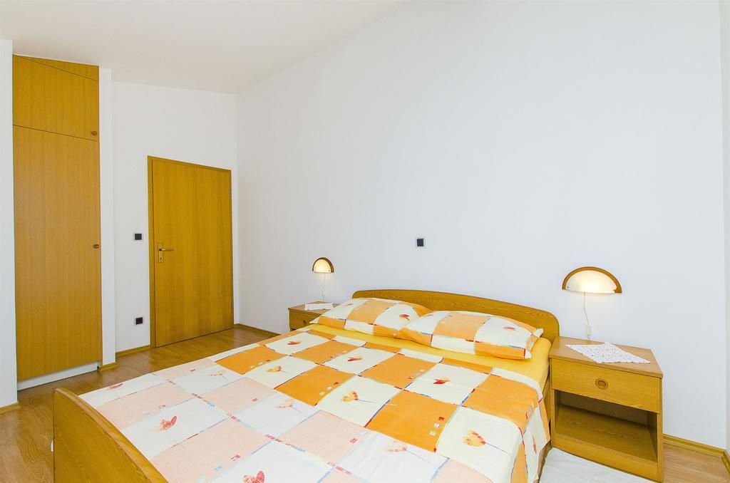 Apartments And Rooms Iva Trogir Exterior foto