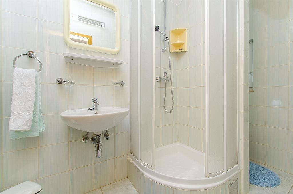 Apartments And Rooms Iva Trogir Exterior foto