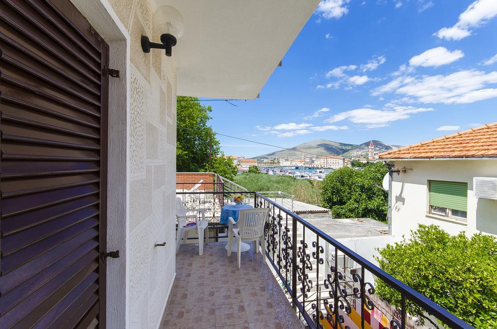 Apartments And Rooms Iva Trogir Exterior foto