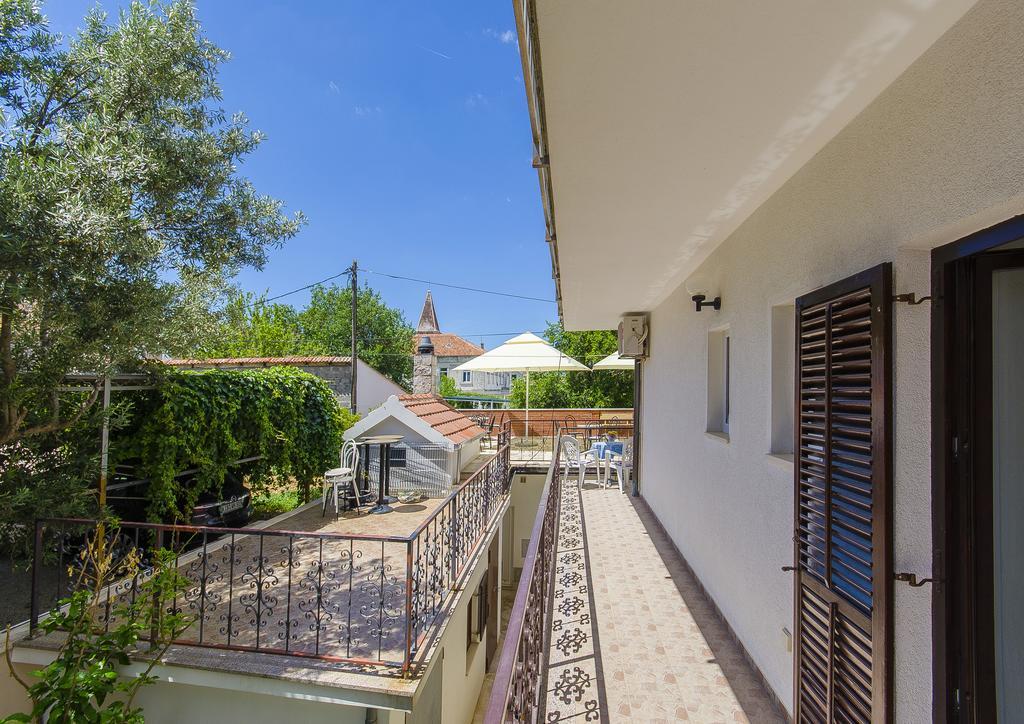 Apartments And Rooms Iva Trogir Exterior foto