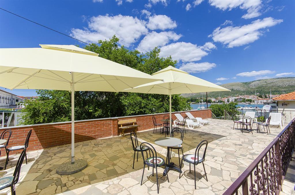 Apartments And Rooms Iva Trogir Exterior foto