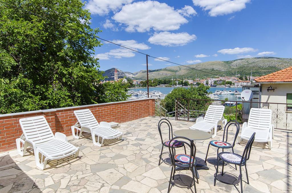 Apartments And Rooms Iva Trogir Exterior foto