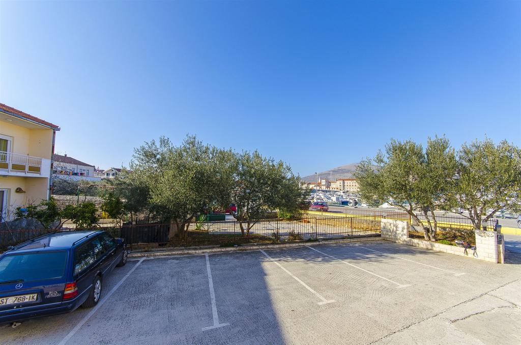 Apartments And Rooms Iva Trogir Exterior foto