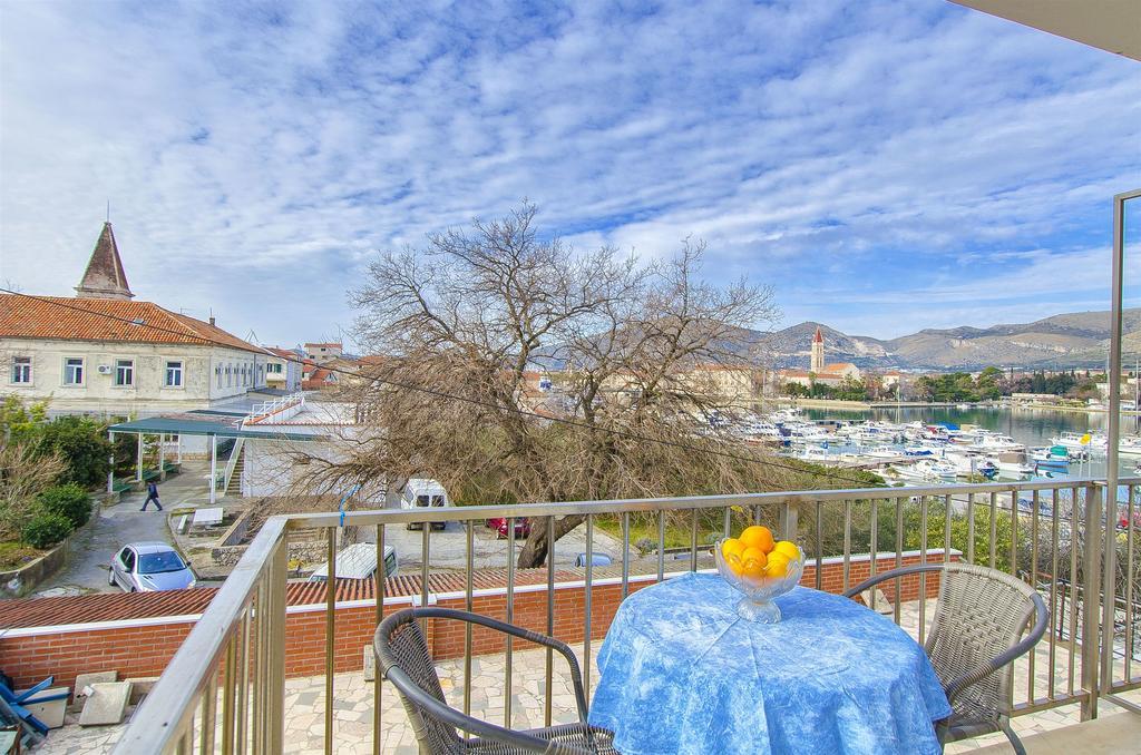 Apartments And Rooms Iva Trogir Exterior foto