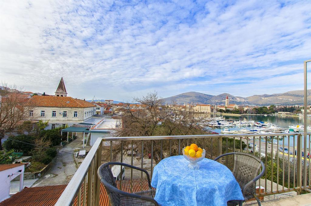 Apartments And Rooms Iva Trogir Exterior foto