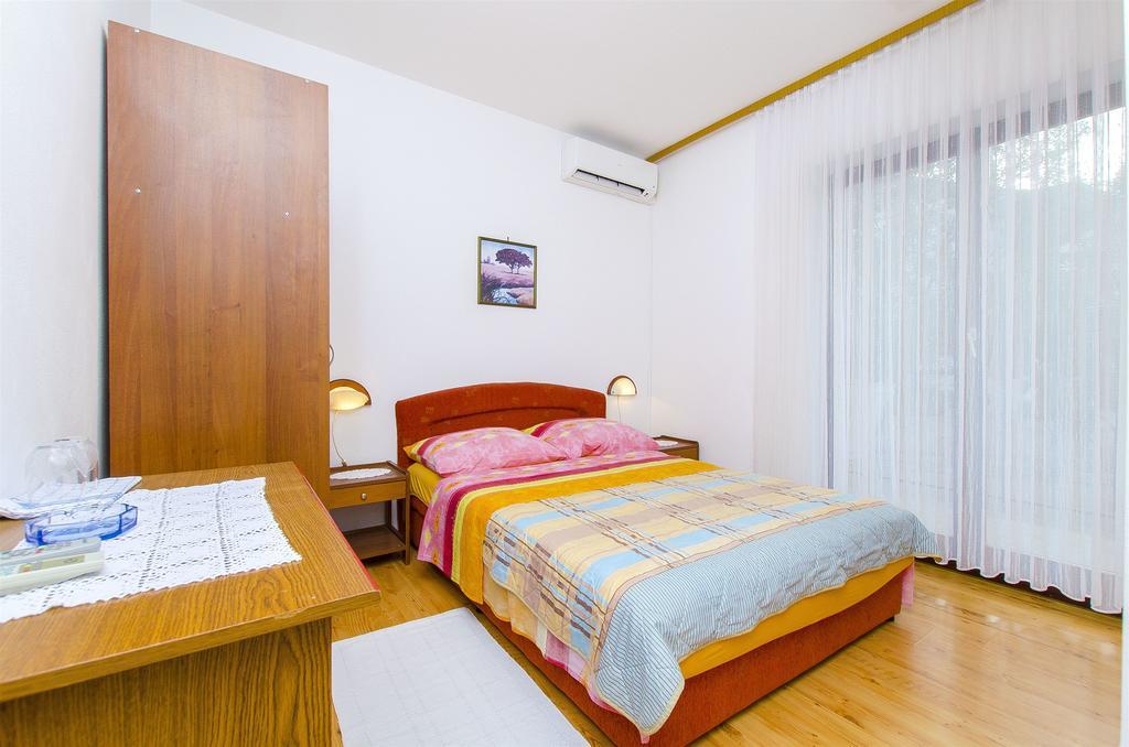 Apartments And Rooms Iva Trogir Exterior foto