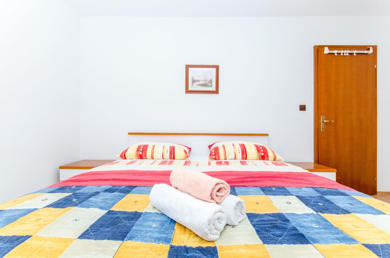Apartments And Rooms Iva Trogir Exterior foto